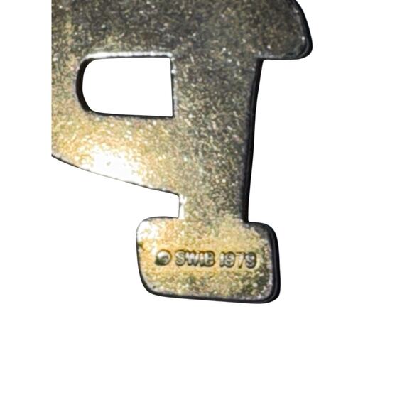 Vintage SWIB 1979 Letter P Charm Keychain Purdue Style Boilermakers Initial IN - Picture 3 of 4